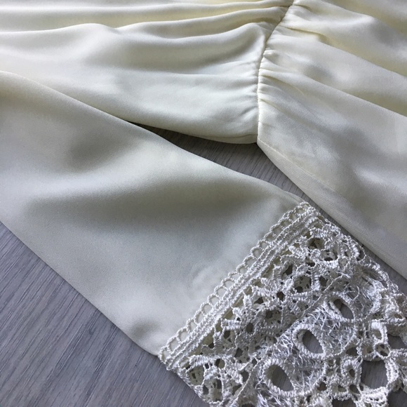 Cream tobi lace dress - Picture 2 of 6